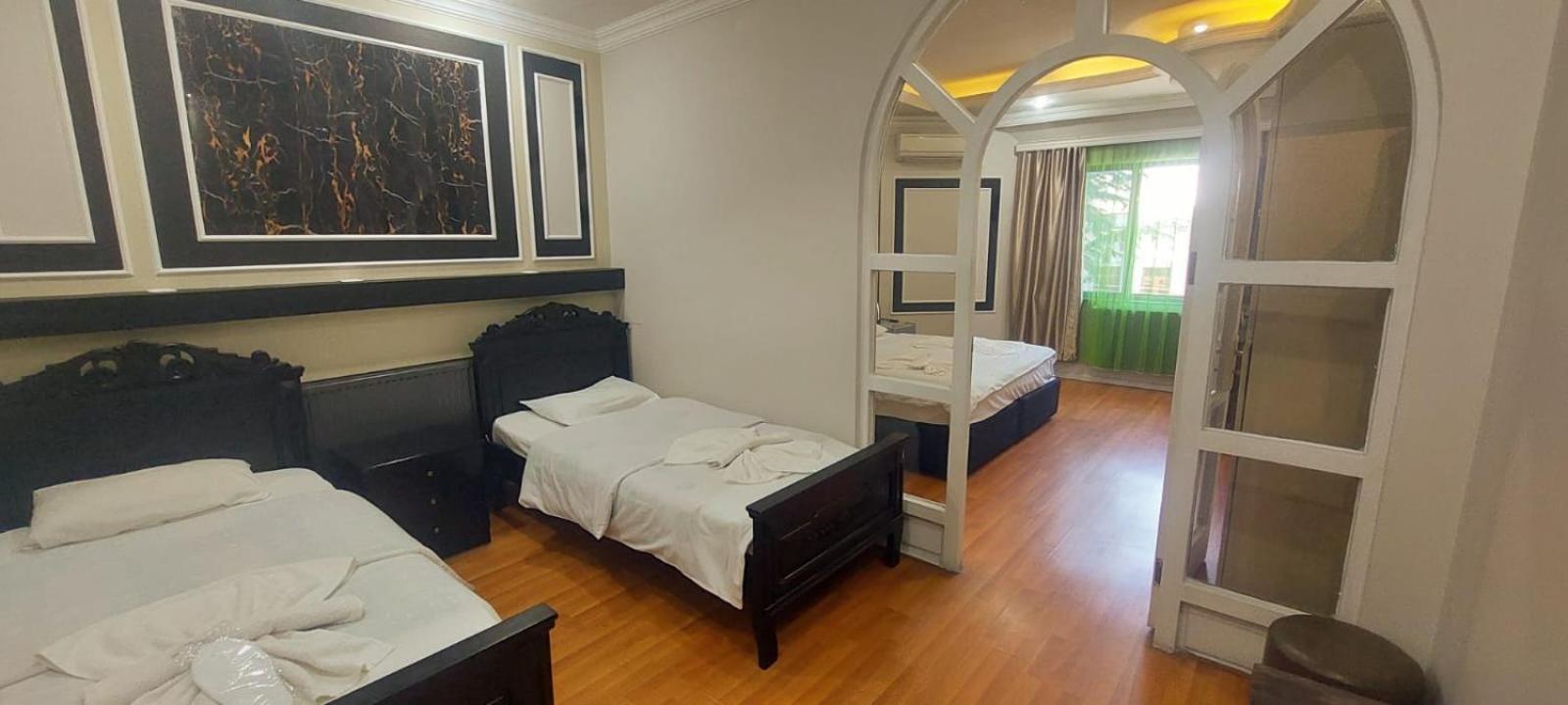 Metrepol Hotel Batumi Bagian luar foto