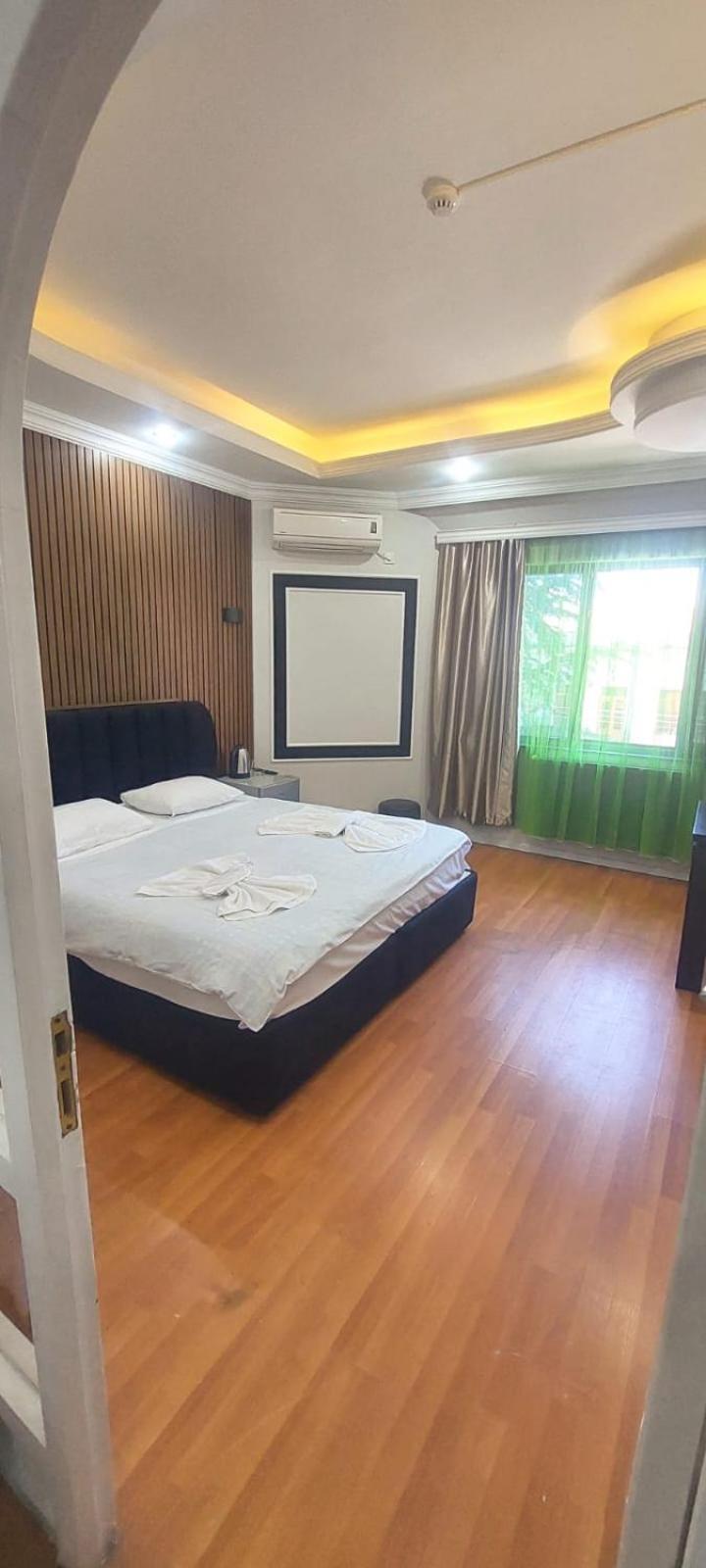 Metrepol Hotel Batumi Bagian luar foto