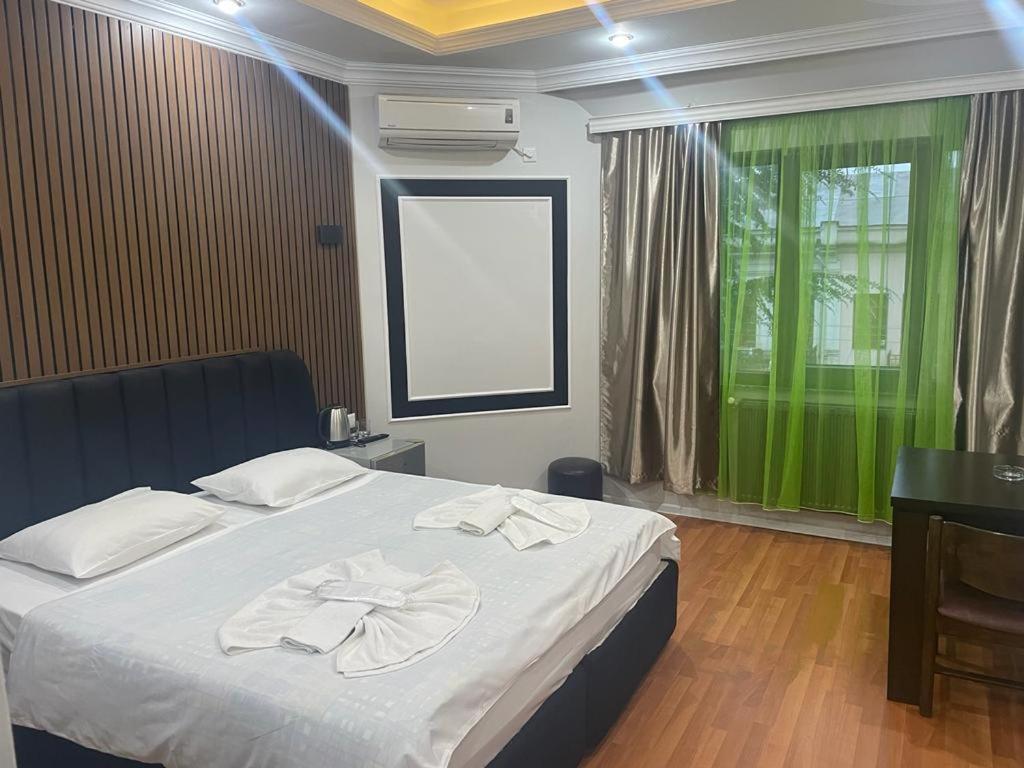 Metrepol Hotel Batumi Bagian luar foto