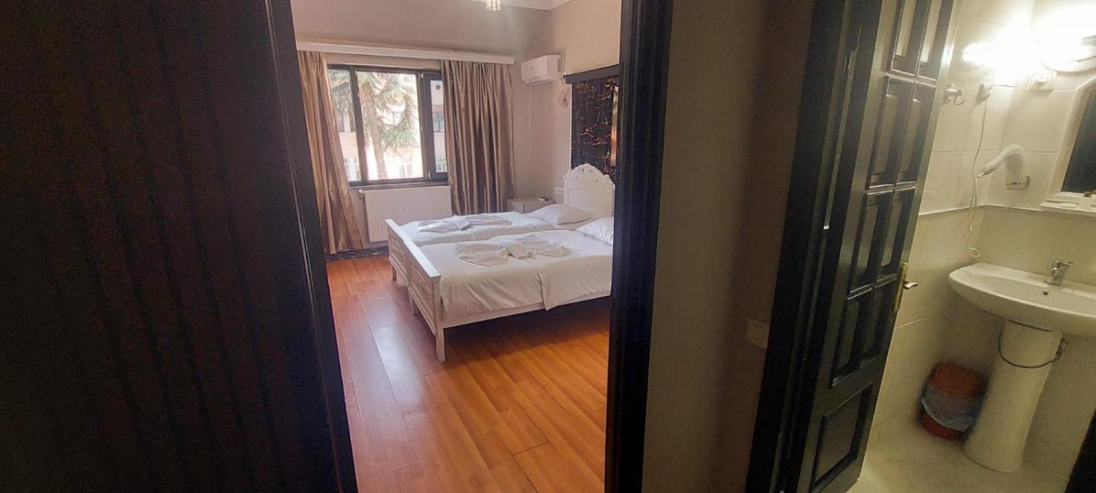 Metrepol Hotel Batumi Bagian luar foto