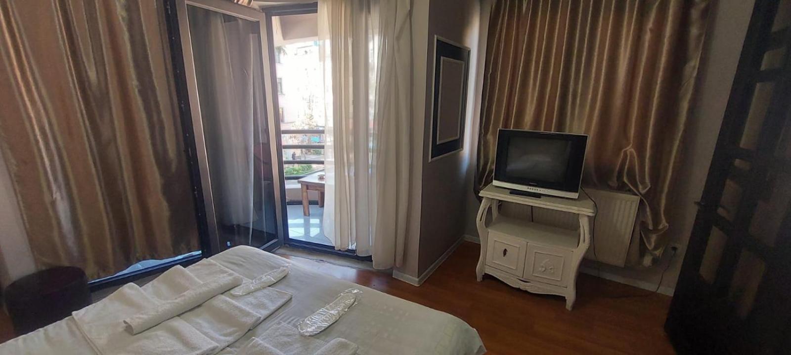 Metrepol Hotel Batumi Bagian luar foto