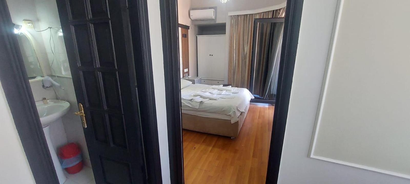 Metrepol Hotel Batumi Bagian luar foto