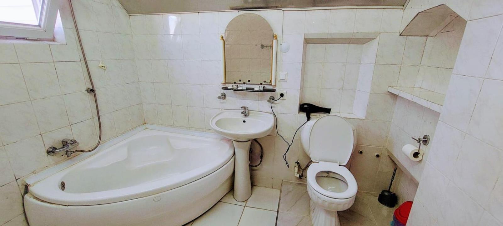 Metrepol Hotel Batumi Bagian luar foto