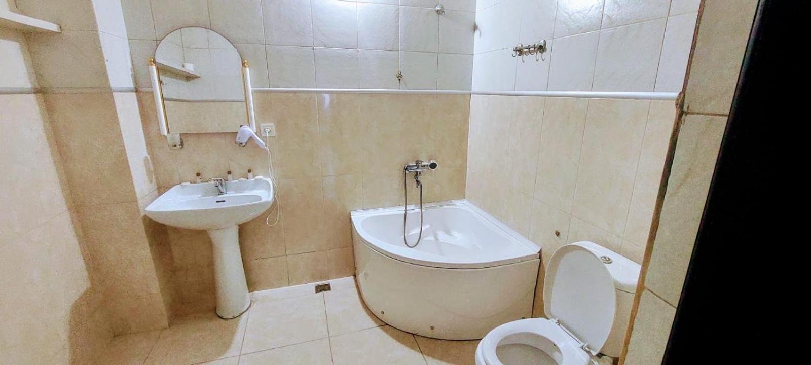 Metrepol Hotel Batumi Bagian luar foto