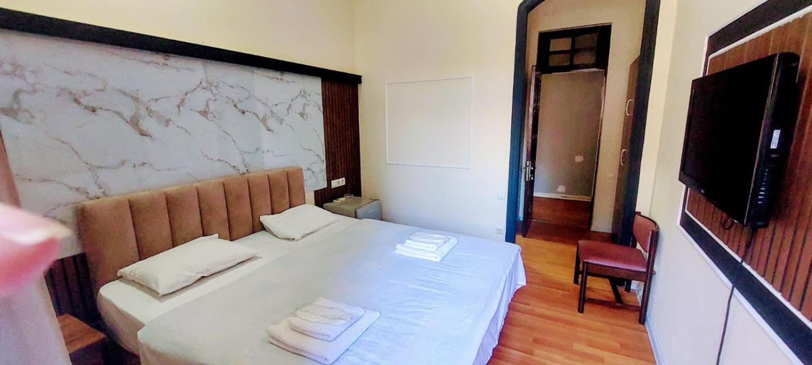 Metrepol Hotel Batumi Bagian luar foto