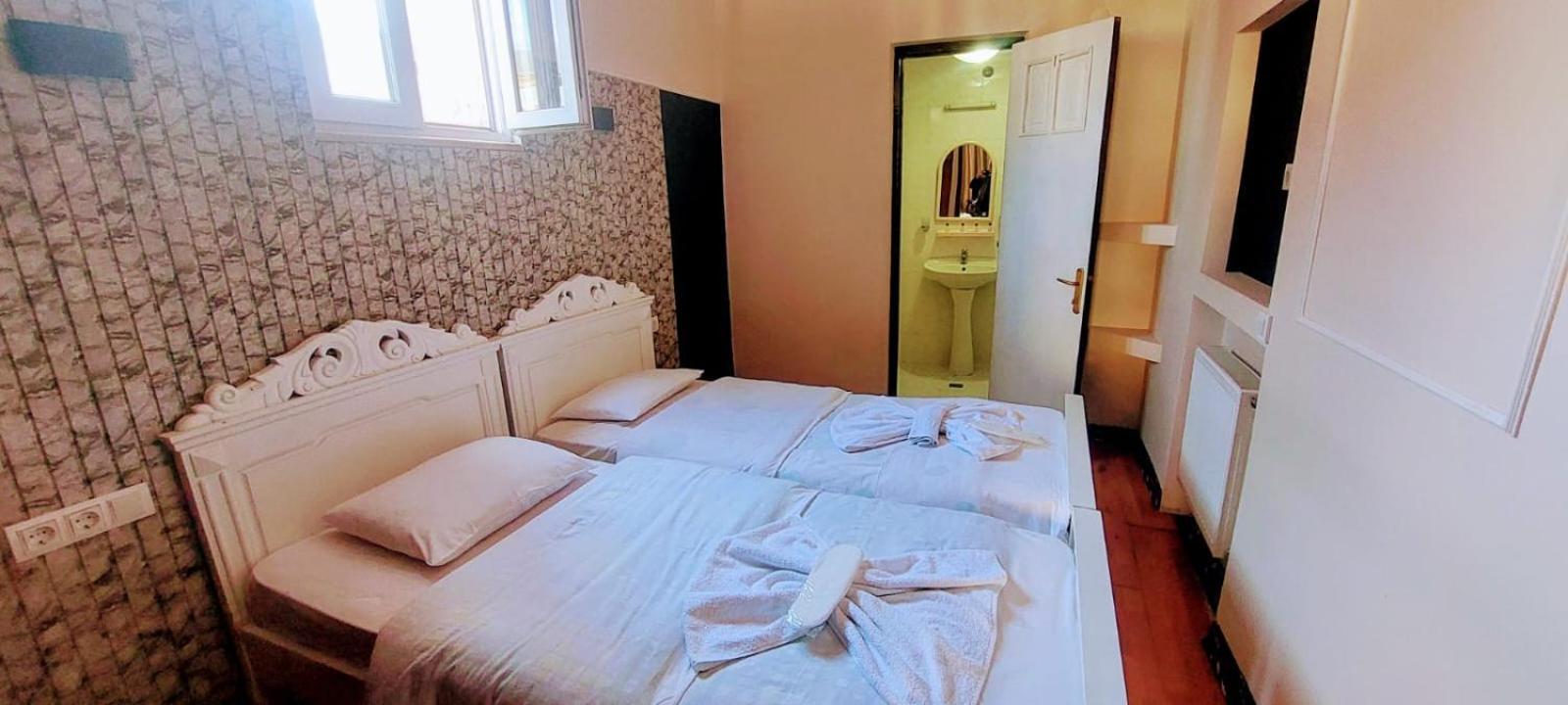 Metrepol Hotel Batumi Bagian luar foto